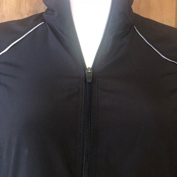 Xersion womens size medium activewear windbreaker. Black and pink. - Picture 3 of 6